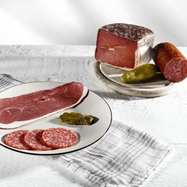 Fleisch & Wurst^DecoWoerner Salami Aufschnitt Lebensmittel-Attrappe, 3 Stück rot